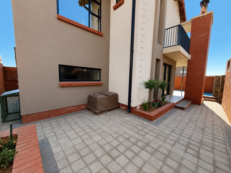 To Let 3 Bedroom Property for Rent in Wild Olive Estate Free State